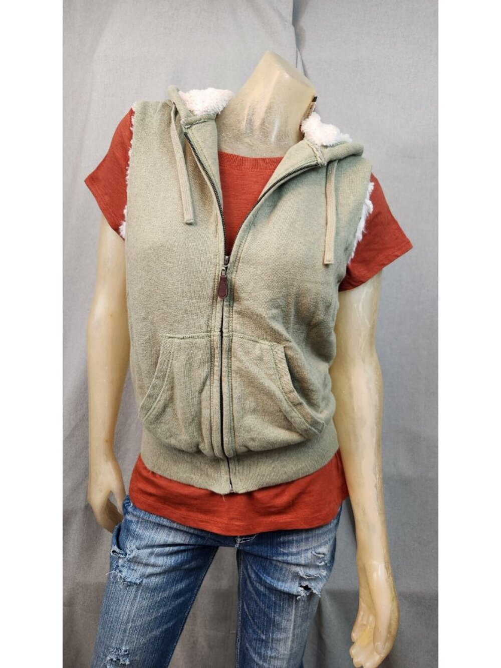 Green Tea SMALL Sage Green Hooded Sleeveless Front Zip Vest Jacket Womens USED